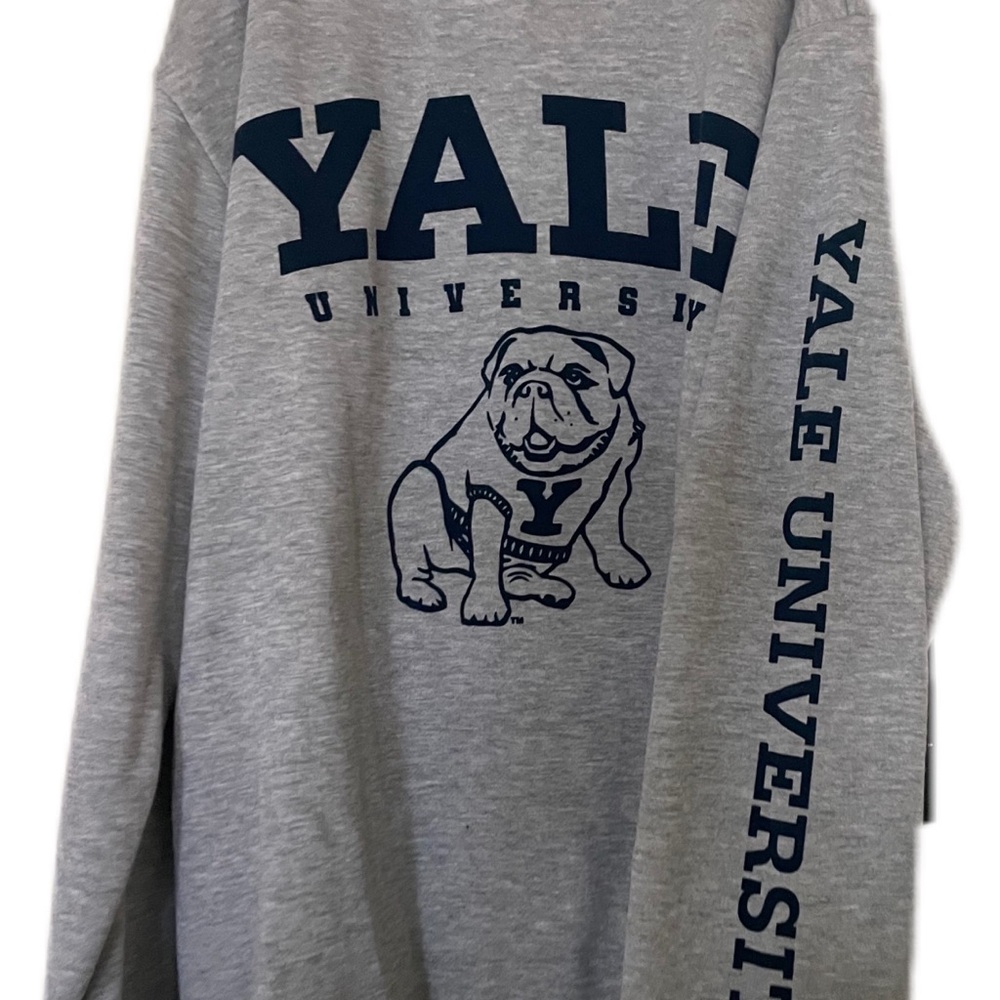 NEW Yale University Crewneck Sweater 💙